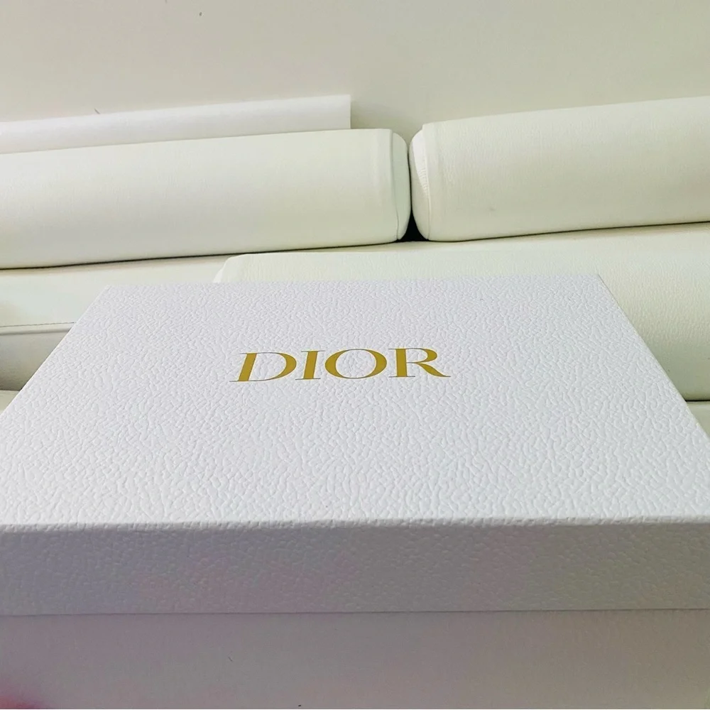 Dior Gift Box large w/ beautiful pink Dior ribbon md dior outer box